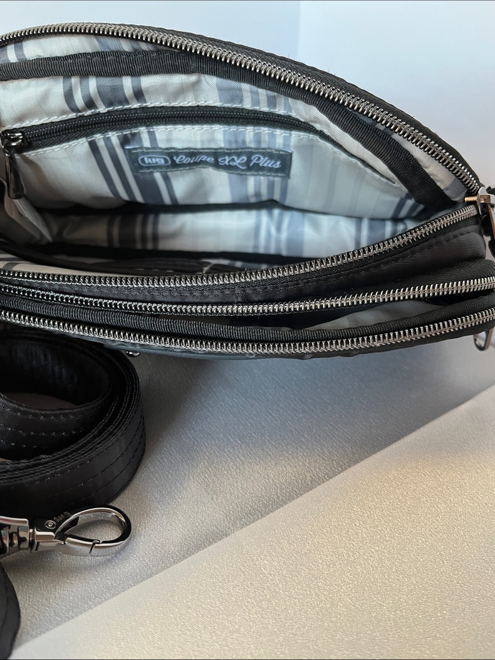 LUG - **NWOT** - Coupe XL Plus Convertible Crossbody Bag in Black - Picture 5 of 9